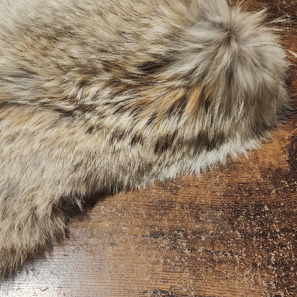 NWT Coach RARE !!! Coyote Fur Shawl - Picture 10 of 10